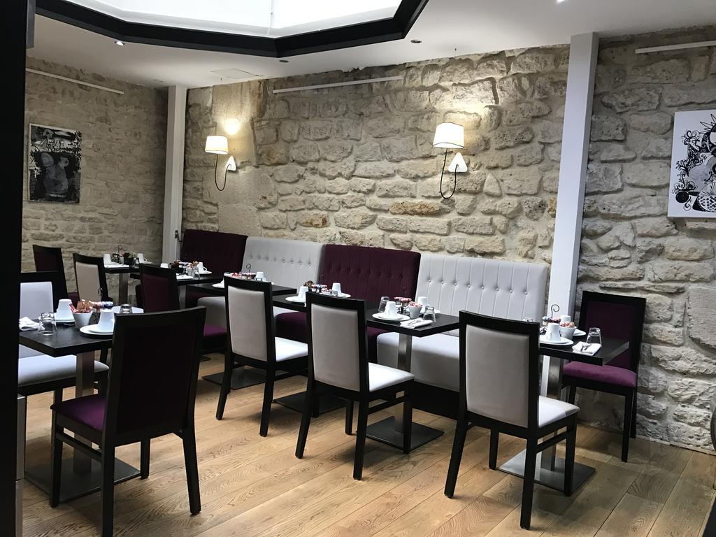 Jacques De Molay Hotel